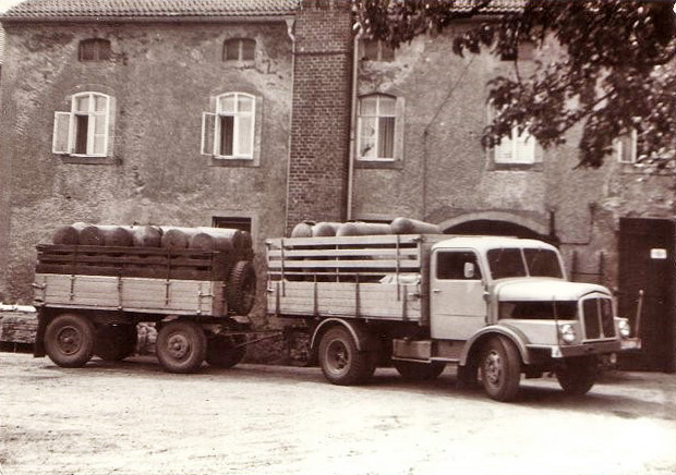 LKW S4000 mit „auflaufgebremstem Hänger“